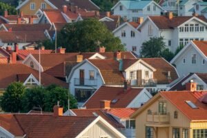 SkandiaMäklarna om Svensk Mäklarstatistik juni 2025: Rekordhetta i Europa – snart når den bostadsmarknaden