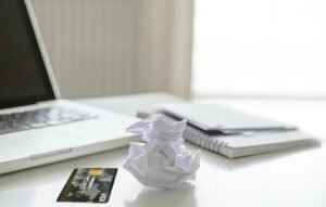 Ny rapport visar - kunskapen om skulder och kredit är låg i Sverige