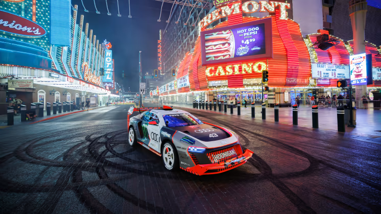 Ken Block och Audi S1 Hoonitron elektrifierar Las Vegas