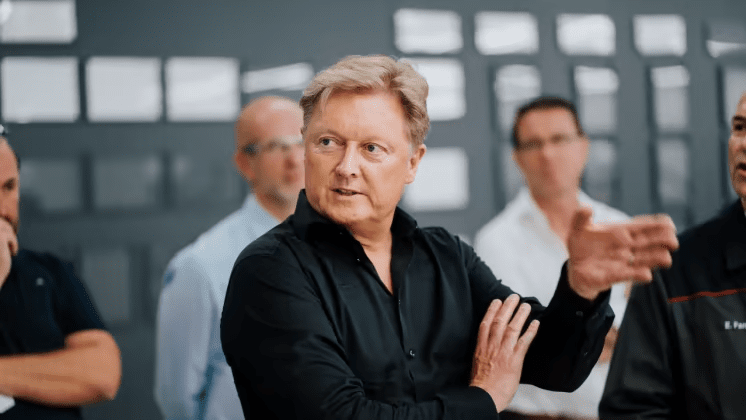 Elbilspionjären Henrik Fisker till eCarExpo i Stockholm – visar egna märkets nya bil