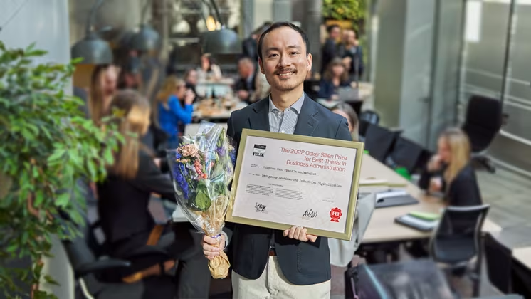 Yunchen Sun tilldelas Oskar Sillén-priset för bästa doktorsavhandling i företagsekonomi