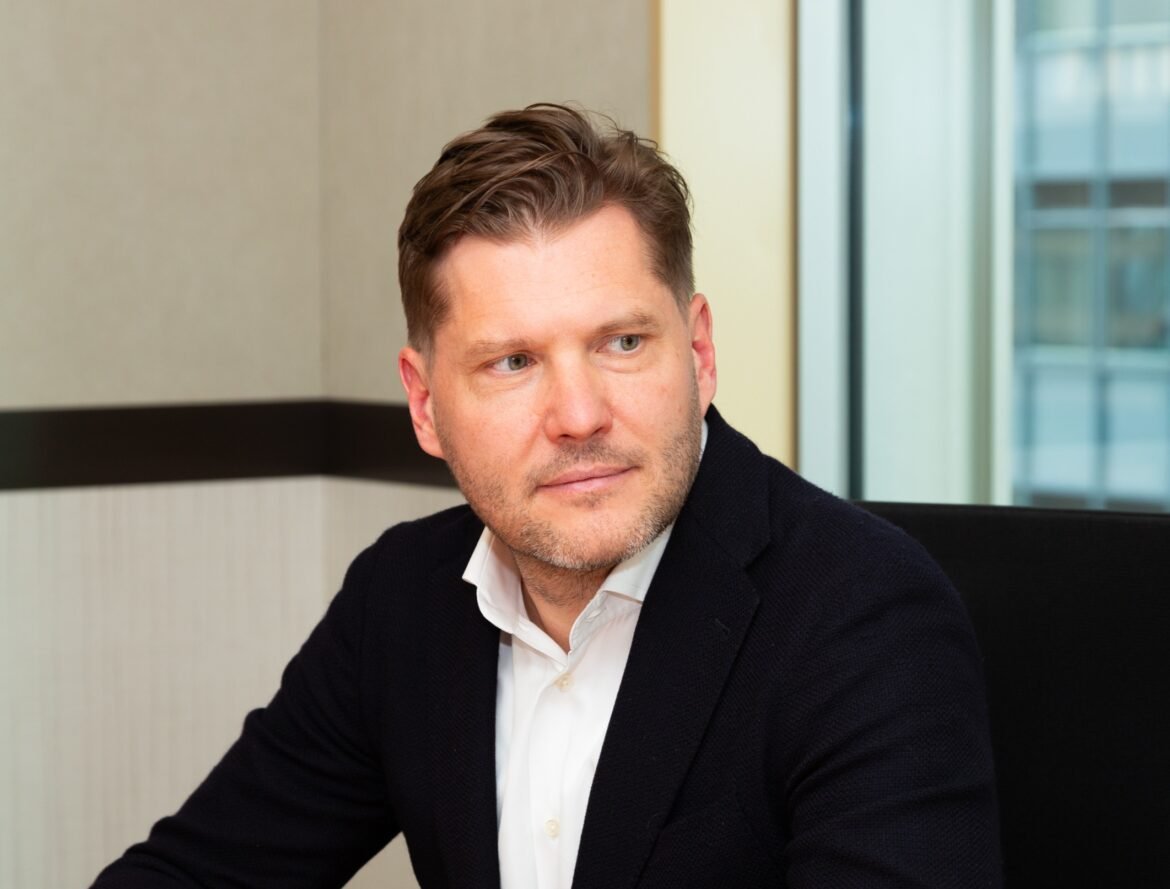 Beslut om AI-investeringar tas av ledningen för hälften av Sveriges företag