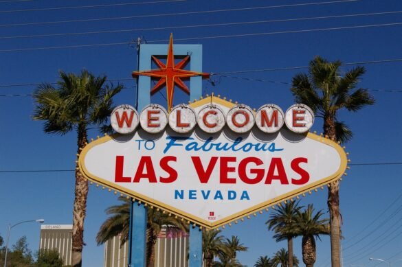 lindsayascott welcome to las vegas 1086412 1280