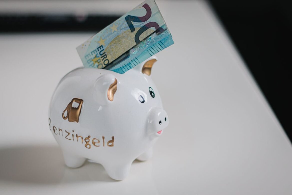 Samma 250 000 kronor – nästan 6000 kronor i skillnad mellan bankernas sparkonton